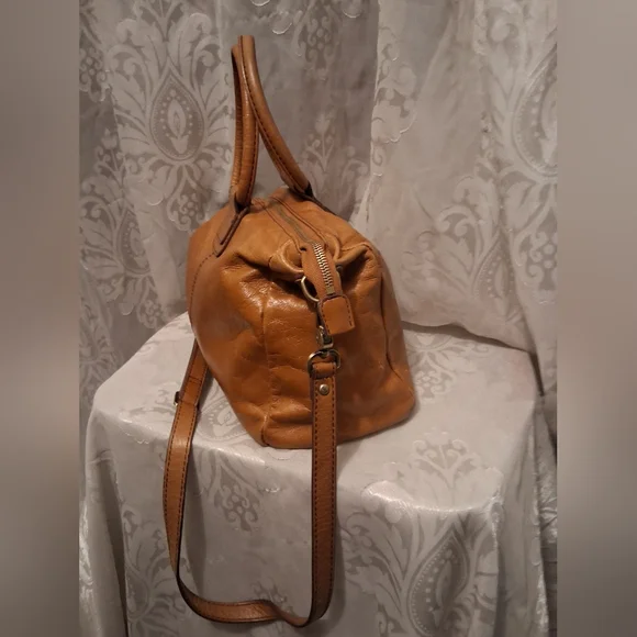 HOBO Sheila Medium Leather Satchel Tote with Detachable Strap In Truffle Brown - Picture 4 of 8